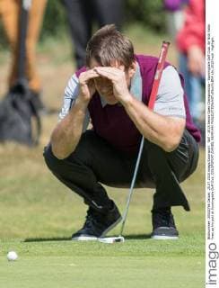 Golf - 2015 Senior Open Championship - Sunningdale Golf Club. Sir Nick Faldo lines up his putt at Sunningdale Golf Club. COLORSPORT DANIEL BEARHAM 