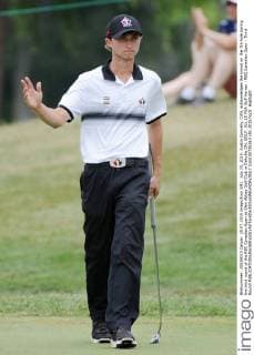 July 25, 2015: Austin Connelly, CAN, acknowledges the crowd on the 7th hole during the third round of the RBC Canadian Open at Glen Abbey Golf Club in Oakville ON. GOLF: JUL 25 PGA Golf Herren - RBC Canadian Open - Third Round Icon150725363 EDITORIAL USE ONLY