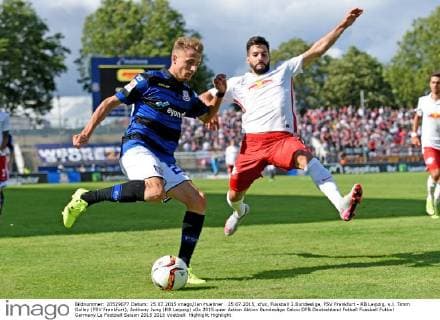 25.07.2015, xfux, Fussball 2.Bundesliga, FSV Frankfurt - RB Leipzig, v.l. Timm Golley (FSV Frankfurt), Anthony Jung (RB Leipzig)