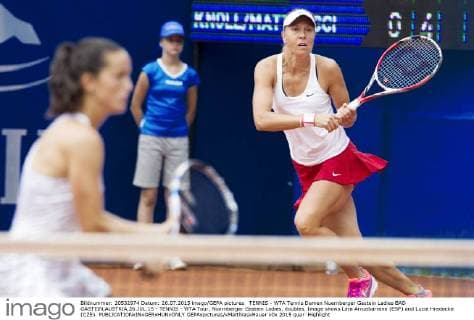 TENNIS - WTA Tennis Damen Nuernberger Gastein Ladies BAD GASTEIN,AUSTRIA,26.JUL.15 - TENNIS - WTA Tour, Nuernberger Gastein Ladies, doubles. Image shows Lara Arruabarrena (ESP) and Lucie Hradecka (CZE). GEPAxpictures xMatthiasxHauer