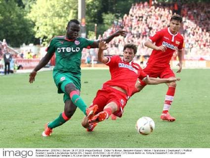 Didier Ya Konan, Benjamin Kessel Aktion Spielszene Zweikampf Fußball Fussball zweite 2.Bundesliga Herren DFL Saison 2015 2016 26.07.2015 1.FC Union Berlin vs. Fortuna Düsseldorf