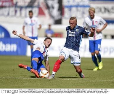 26.07.2015, Fussball 2.Bundesliga 2015 2016, 1.Spieltag, 1. FC Heidenheim - TSV 1860 München, in der Voith-Arena Heidenheim. v.l. Ben Halloran (Heidenheim) gegen Daniel Adlung (1860 München) 