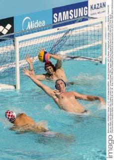 Aktuell Schwimmen, WM in Kasan, Wasserball, Kroatien - Kanada 1 RANDALL Robin CAN red cap Water polo Wasserball Men Croatia (white) Vs. Canada (black) CRO- Kazan Water Polo ArenaCAN Day04 27 07 2015 XVI FINA World Championships Aquatics Kazan Tatarstan RUS July 24 - Aug. 9 2015 giorgioxscala