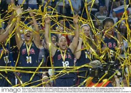Aktuell Basketball, U19 WM der Damen, USA besiegen im Finale Russland July 26, 2015. - Russia, Moscow region, Chekhov. - Basketball. 2015 FIBA U19 Women s World Championship WM Weltmeisterschaft Medals ceremony. In picture: USA players, winners of Championship. PhotoagencyxInterpress 