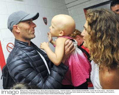 Zinedine Zidane - Enfant Malade CELEBRITES : France 98 vs RC Toulon - 28 07 2015 JeanBibard Fep Panoramic 