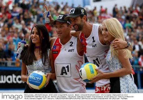 Beach volleyball Beachvolleyball - CEV European Championships 2015 KLAGENFURT,AUSTRIA,30.JUL.15 - BEACH VOLLEYBALL - CEV Beach Volleyball European Championships. Image shows the rejoicing of Alexander Horst, Clemens Doppler (AUT) and girls. GEPAxpictures xDanielxGoetzhaber