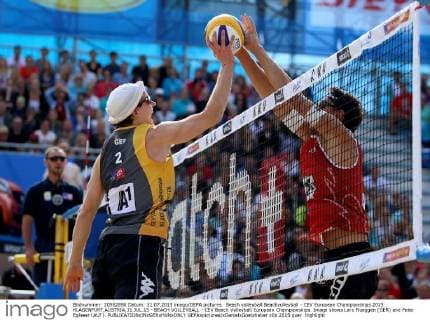 Beach volleyball Beachvolleyball - CEV European Championships 2015 KLAGENFURT,AUSTRIA,31.JUL.15 - BEACH VOLLEYBALL - CEV Beach Volleyball European Championships. Image shows Lars Flueggen (GER) and Peter Eglseer (AUT). GEPAxpictures xDanielxGoetzhaber