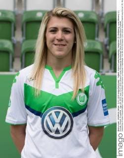 Fußball, Allianz Frauen-Bundesliga, Fototermin VfL Wolfsburg; Luisa Wensing (2), Porträt, Portait, Einzelbild. xtgx