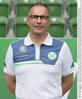 Fußball, Allianz Frauen-Bundesliga, Fototermin VfL Wolfsburg; Betreuer Andreas Lemeter, Porträt, Portait, Einzelbild. xtgx