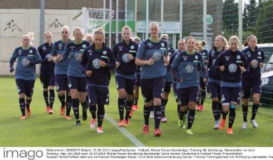 Fußball, Allianz Frauen-Bundesliga, Training VfL Wolfsburg; Warmlaufen vor dem Training. xtgx