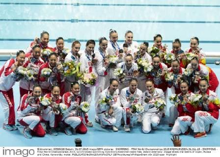 SWIMMING - FINA World Championships 2015 KAZAN,RUSSIA,31.JUL.15 - SWIMMING - FINA World Championships 2015, synchronized swimming Synchronschwimmen team free, award ceremony. Image shows the teams of Japan, Russia and China. Keywords: medal. GEPAxpictures xPhilippxBrem