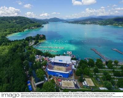 31.07.2015, Strandbad, Klagenfurt, AUT, A1 Beachvolleyball EM 2015, im Bild Uebersciht auf die Beach Volleball Arena in Klagenfurt aus der Vogelperspektive, Aufgenommen mit einer Drohne, Luftbild Overview on the Beach volleyball Beachvolleyball arena in Klagenfurt bird s-eye view, taken with a drone, Aerial view during the A1 Beachvolleyball European Championship EM Europameisterschaft at the Strandbad Klagenfurt, Austria on 2015 07 31. EX_STE