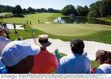 July 31 2015: Crowd gathers on the 15th green to watch Tiger Wood, Nick Watney, and Bill Haas during the second round of the Quicken Loans National at Robert Trent Jones Golf Course in Gainesville, Virginia. GOLF: JUL 31 PGA Golf Herren - Quicken Loans National - Second Round Icon150731015 EDITORIAL USE ONLY