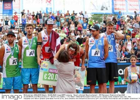 Beach volleyball Beachvolleyball - CEV European Championships 2015 KLAGENFURT,AUSTRIA,02.AUG.15 - BEACH VOLLEYBALL - CEV Beach Volleyball European Championships. Image shows Susanne Speil (A1), Alex Ranghieri and Adrian Ignacio Carambula Raurich (ITA), Janis Smedins and Aleksandrs Samoilovs (LAT) and Reinder Nummerdor and Christiaan Varenhorst (NED). Keywords: award ceremony, medal. GEPAxpictures xMaticxKlansek