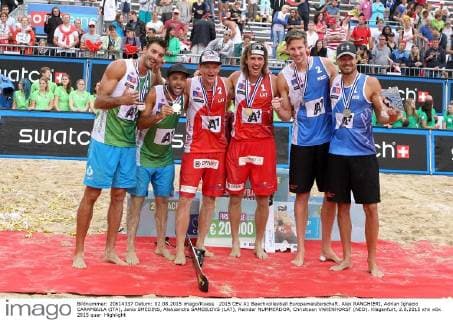 2015 CEV A1 Beachvolleyball Europameisterschaft. Alex RANGHIERI, Adrian Ignacio CARAMBULA (ITA), Janis SMEDINS, Aleksandrs SAMOILOVS (LAT), Reinder NUMMERDOR, Christiaan VARENHORST (NED). Klagenfurt, 2.8.2015