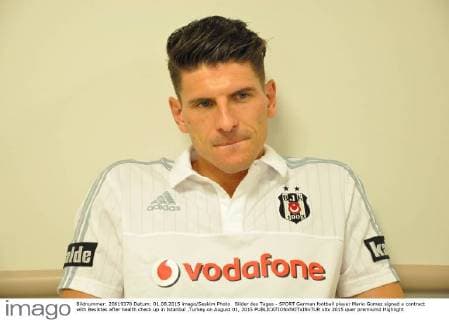 Bilder des Tages - SPORT German football player Mario Gomez signed a contract with Besiktas after health check up in Istanbul ,Turkey on August 01, 2015 