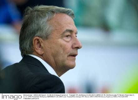 Fussball DFL Wolfsburg 01.08.2015 SUPERCUP VfL Wolfsburg geg FC Bayern Muenchen 6 : 5 n.E. DFB Praesident Wolfgang NIERSBACH