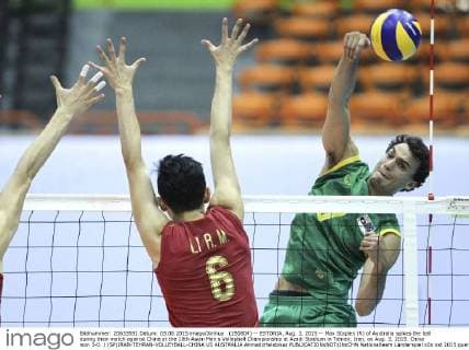 (150804) -- ESTONIA, Aug. 3, 2015 -- Max Staples (R) of Australia spikes the ball during their match against China at the 18th Asian Men s Volleyball Championship at Azadi Stadium in Tehran, Iran, on Aug. 3, 2015. China won 3-0. ) (SP)IRAN-TEHRAN-VOLLEYBALL-CHINA VS AUSTRALIA AhmadxHalabisaz 
