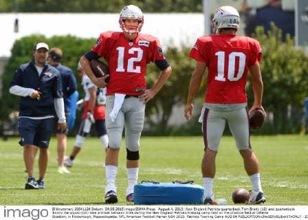 August 4, 2015: New England Patriots quarterback Tom Brady (12) and quarterback Jimmy Garoppolo (10) take a break between drills during the New England Patriots training camp held on the practice field at Gillette Stadium, in Foxborough, Massachusetts. NFL American Football Herren USA 2015: Patriots Training Camp AUG 04 - ZUMAc04_