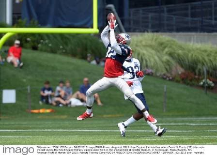 August 4, 2015: New England Patriots free safety Devin McCourty (32) intercepts the ball during the New England Patriots training camp held on the practice field at Gillette Stadium, in Foxborough, Massachusetts. NFL American Football Herren USA 2015: Patriots Training Camp AUG 04 - ZUMAc04_