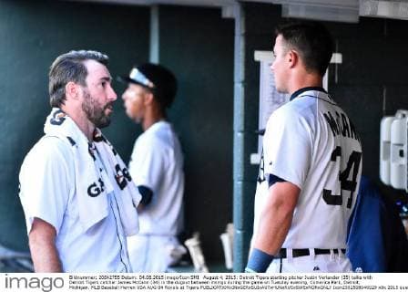 August 4, 2015: Detroit Tigers starting pitcher Justin Verlander (35) talks with Detroit Tigers catcher James McCann (34) in the dugout between innings during the game on Tuesday evening, Comerica Park, Detroit, Michigan. MLB Baseball Herren USA AUG 04 Royals at Tigers Icon2581508040029 EDITORIAL USE ONLY