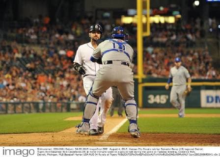 August 4, 2015: Kansas City Royals catcher Salvador Perez (13) tags out Detroit Tigers third baseman Nick Castellanos (9) at home trying to score on a ground ball during the game on Tuesday evening, Comerica Park, Detroit, Michigan. MLB Baseball Herren USA AUG 04 Royals at Tigers Icon2581508040041 EDITORIAL USE ONLY
