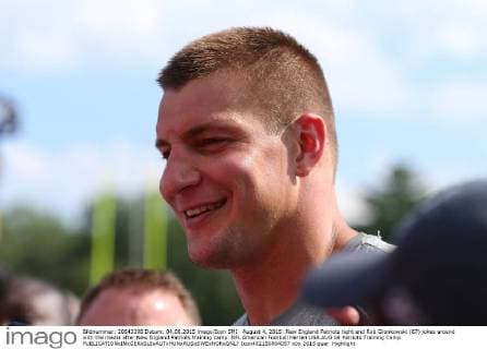 August 4, 2015: New England Patriots tight end Rob Gronkowski (87) jokes around with the media after New England Patriots training camp. NFL American Football Herren USA AUG 04 Patriots Training Camp Icon482150804057 EDITORIAL USE ONLY