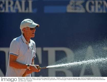 TENNIS - ATP Tennis Herren Generali Open 2015 KITZBUEHEL,AUSTRIA,05.AUG.15 - TENNIS - ATP World Tour, Generali Open. Image shows groundsman Fritz Mitteregger. GEPAxpictures xHansxOsterauer