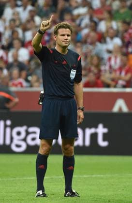 05.08.2015, xjhx, Fussball Audi Cup, FC Bayern Muenchen - Real Madrid, emspor v.l. Schiedsrichter Dr. Felix Brych gibt Anweisungen, gestikuliert, mit den Armen gestikulieren gives instructions, gesticulate.