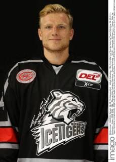 Aktuell Eishockey, DEL, Porträttermin Thomas Sabo Ice Tigers Nürnberg 06.08.2015 - Eishockey - Saison 2015 2016 - DEL - Thomas Sabo Icetigers Nürnberg - Mannschaftsfoto - MaWi - Alexander Oblinger (14, Thomas Sabo Ice Tigers Nürnberg) Einzelbild