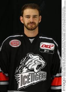 Aktuell Eishockey, DEL, Porträttermin Thomas Sabo Ice Tigers Nürnberg 06.08.2015 - Eishockey - Saison 2015 2016 - DEL - Thomas Sabo Icetigers Nürnberg - Mannschaftsfoto - MaWi - Marc El-Sayed (91, Thomas Sabo Ice Tigers Nürnberg) Einzelbild