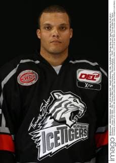Aktuell Eishockey, DEL, Porträttermin Thomas Sabo Ice Tigers Nürnberg 06.08.2015 - Eishockey - Saison 2015 2016 - DEL - Thomas Sabo Icetigers Nürnberg - Mannschaftsfoto - MaWi - Derek Joslin (22, Thomas Sabo Ice Tigers Nürnberg) Einzelbild