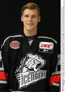Aktuell Eishockey, DEL, Porträttermin Thomas Sabo Ice Tigers Nürnberg 06.08.2015 - Eishockey - Saison 2015 2016 - DEL - Thomas Sabo Icetigers Nürnberg - Mannschaftsfoto - MaWi - Marcus Weber (24, Thomas Sabo Ice Tigers Nürnberg) Einzelbild