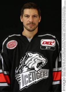 Aktuell Eishockey, DEL, Porträttermin Thomas Sabo Ice Tigers Nürnberg 06.08.2015 - Eishockey - Saison 2015 2016 - DEL - Thomas Sabo Icetigers Nürnberg - Mannschaftsfoto - MaWi - Patrick Reimer (17, Thomas Sabo Ice Tigers Nürnberg) Einzelbild