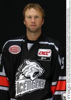 Aktuell Eishockey, DEL, Porträttermin Thomas Sabo Ice Tigers Nürnberg 06.08.2015 - Eishockey - Saison 2015 2016 - DEL - Thomas Sabo Icetigers Nürnberg - Mannschaftsfoto - MaWi - Casey Borer (5, Thomas Sabo Ice Tigers Nürnberg) Einzelbild
