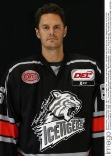 Aktuell Eishockey, DEL, Porträttermin Thomas Sabo Ice Tigers Nürnberg 06.08.2015 - Eishockey - Saison 2015 2016 - DEL - Thomas Sabo Icetigers Nürnberg - Mannschaftsfoto - MaWi - Kurtis Foster (6, Thomas Sabo Ice Tigers Nürnberg) Einzelbild