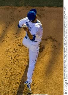 August 07, 2015: Edinson Volquez 36 of the Kansas City Royals pitches in the first inning during the MLB Baseball Herren USA game between the Chicago White Sox and the Kansas City Royals at Kauffman Stadium in Kansas City MO MLB 2015: White Sox vs Royals AUG 07 - ZUMAc04_