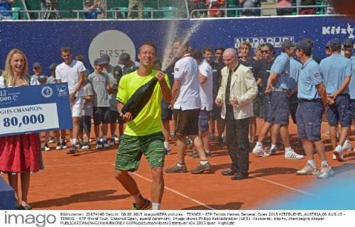 TENNIS - ATP Tennis Herren Generali Open 2015 KITZBUEHEL,AUSTRIA,08.AUG.15 - TENNIS - ATP World Tour, Generali Open, award ceremony. Image shows Philipp Kohlschreiber (GER). Keywords: trophy, champagne shower. GEPAxpictures xHansxOsterauer