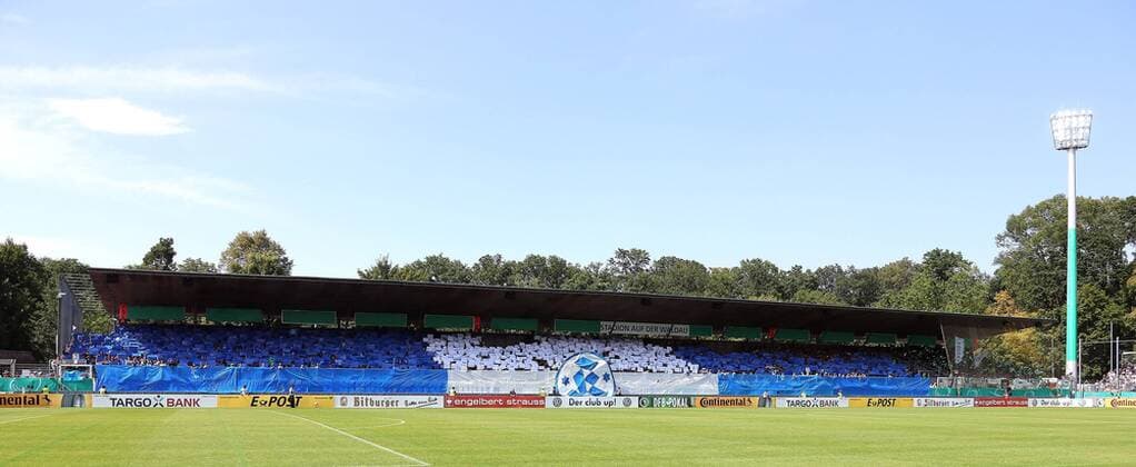 Fußball, Stadiongeschichte Stuttgarter Kickers 08.08.2015 Stuttgart Fußball DFB Pokal Saison 2015 2016 SV Stuttgarter Kickers : Übersicht, Tribüne