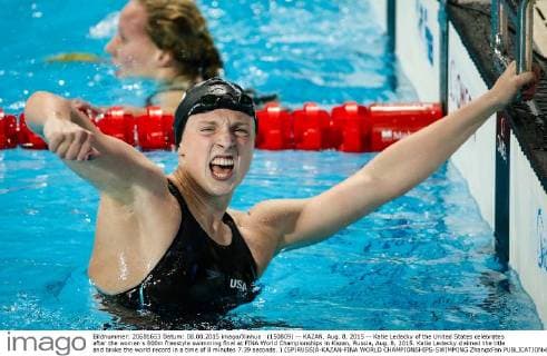 (150809) -- KAZAN, Aug. 8, 2015 -- Katie Ledecky of the United States celebrates after the women s 800m freestyle swimming final at FINA World Championships in Kazan, Russia, Aug. 8, 2015. Katie Ledecky claimed the title and broke the world record in a time of 8 minutes 7.39 seconds. ) (SP)RUSSIA-KAZAN-FINA WORLD CHAMPIONSHIPS-SWIMMING ZhangxFan 