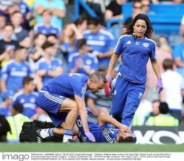 Chelsea s Medical team come on to treat Eden Hazard much to Jose Mourinho s annoyance Barclays Premier League - Chelsea vs Swansea City - Stamford Bridge -England - 8th August 2015 - Picture David Klein Sportimage EDITORIAL USE ONLY. No use with unauthorised audio, video, data, fixture lists, club league logos or live services. Online in-match use limited to 120 images, no video emulation. No use in betting, games or single club league player publications.