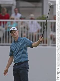 Aktuell Golf, WGC Bridgestone Invitational in Akron Aug. 8, 2015 - Akron, OH, USA - Justin Rose reacts after sinking a birdie putt on the 18th hole during the third round of the World Golf Championships-Bridgestone Invitational at Firestone Country Club in Akron, Ohio, on Saturday, Aug. 8, 2015. World Golf Championships-Bridgestone Invitational, third round - ZUMAm67_