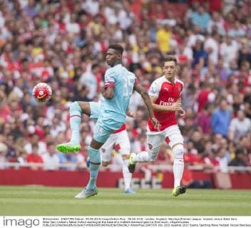 09.08.2015. London, England. Barclays Premier League. Arsenal versus West Ham. West Ham United s Reece Oxford starting at the base of a midfield diamond gets his first touch. xNigelxCookex  ActionPlus11647970