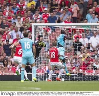 09.08.2015. London, England. Barclays Premier League. Arsenal versus West Ham. West Ham United s Cheikhou Kouyat& xe9; rises to beat Arsenal s Petr Cech to the ball and put his side in front. xNigelxCookex  ActionPlus11647988