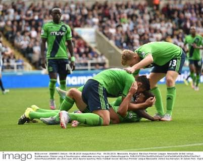 09.08.2015. Newcastle, England. Barclays Premier League. Newcastle United versus Southampton. Shane Long of Southampton celebrates scoring his goal xPeterxHaygarthx  ActionPlus11648050