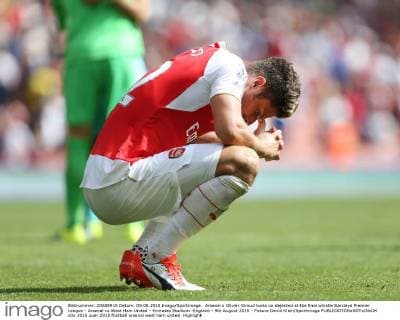 Arsenal s Olivier Giroud looks on dejected at the final whistle Barclays Premier League - Arsenal vs West Ham United - Emirates Stadium -England - 9th August 2015 - Picture David Klein Sportimage EDITORIAL USE ONLY. No use with unauthorised audio, video, data, fixture lists, club league logos or live services. Online in-match use limited to 120 images, no video emulation. No use in betting, games or single club league player publications.