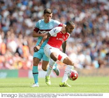 Arsenal s Theo Walcott tussles with West Ham s Aaron Cresswell Barclays Premier League - Arsenal vs West Ham United - Emirates Stadium -England - 9th August 2015 - Picture David Klein Sportimage EDITORIAL USE ONLY. No use with unauthorised audio, video, data, fixture lists, club league logos or live services. Online in-match use limited to 120 images, no video emulation. No use in betting, games or single club league player publications.