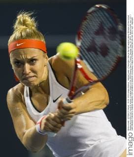 Sabine Lisicki of Germany returns the ball against Venus Williams of the United States during the first round of women s singles match at the 2015 Rogers Cup in Toronto, Canada, Aug. 10, 2015. Sabine Lisicki won 2-0. ) (SP)CANADA-TORONTO-TENNIS-ROGERS CUP-WOMEN S SINGLES ZouxZheng 