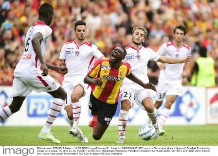 Jonathan NANIZAYAMO (RC Lens) vs Christophe Vincent (Ajaccio) Fussball Frankreich, Coupe de la Ligue, RC Lens vs. AC Ajaccio - 11 08 2015 JBAutissier Panoramic 