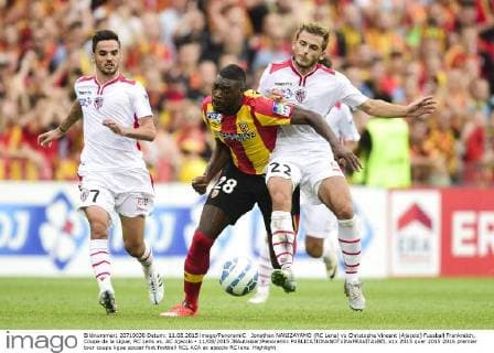 Jonathan NANIZAYAMO (RC Lens) vs Christophe Vincent (Ajaccio) Fussball Frankreich, Coupe de la Ligue, RC Lens vs. AC Ajaccio - 11 08 2015 JBAutissier Panoramic 